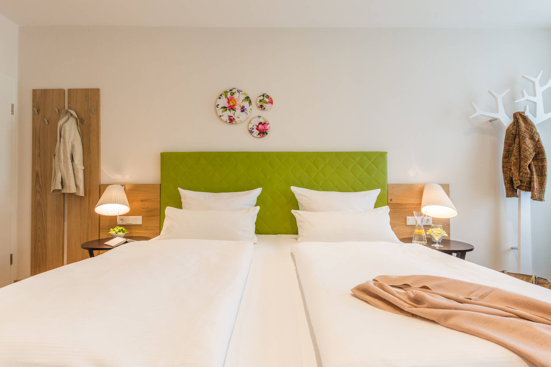 Helles Komfort-Zimmer flora im Boutiquehotel Tides in Norden, Ostfriesland