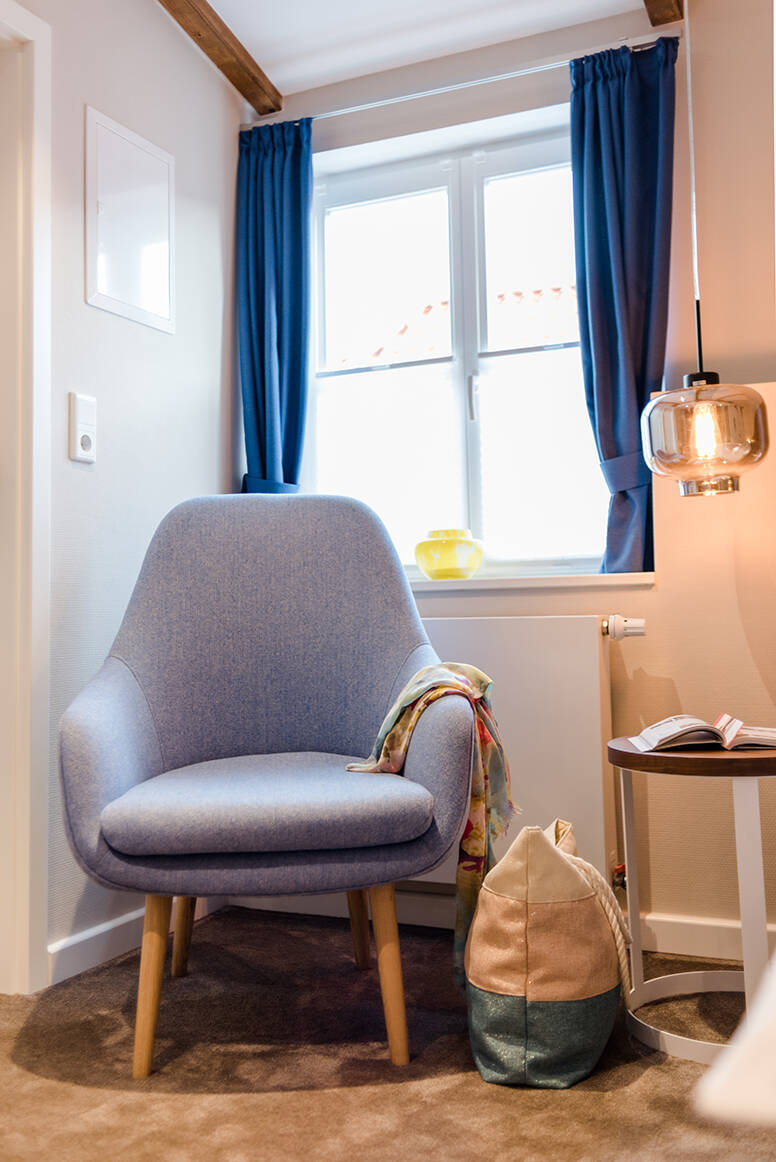Economy-Zimmer ocean mit Sitzbereich im Boutiquehotel Tides in Norden