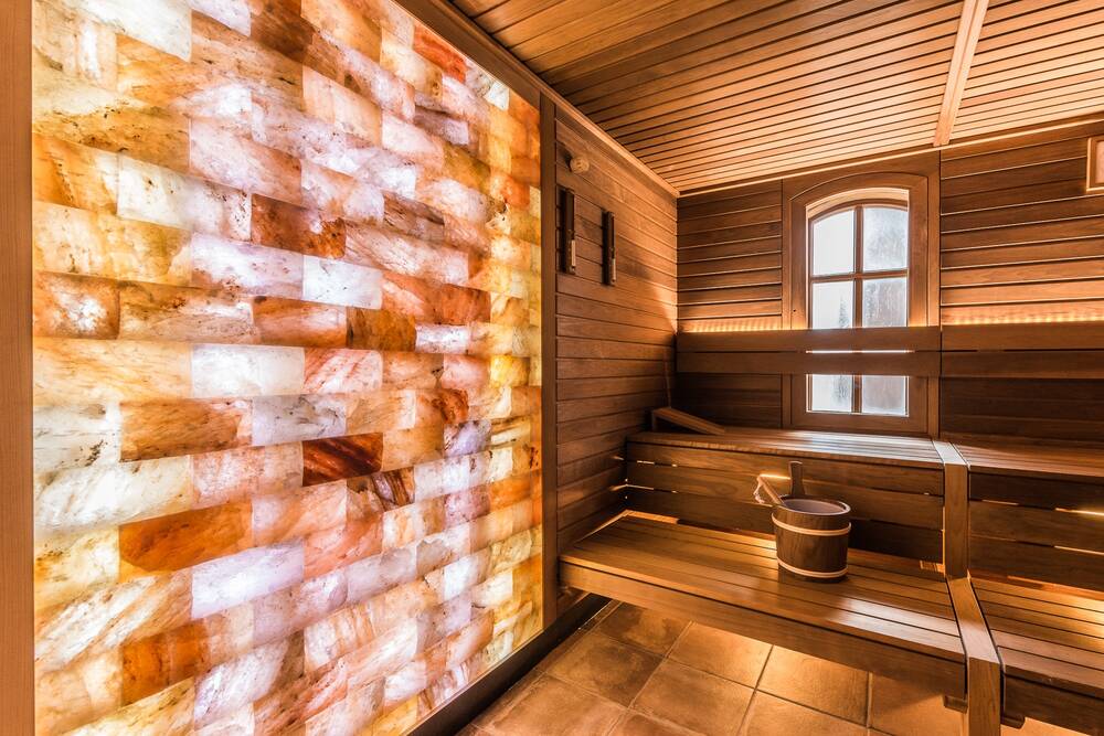 Sauna mit Salzwand
