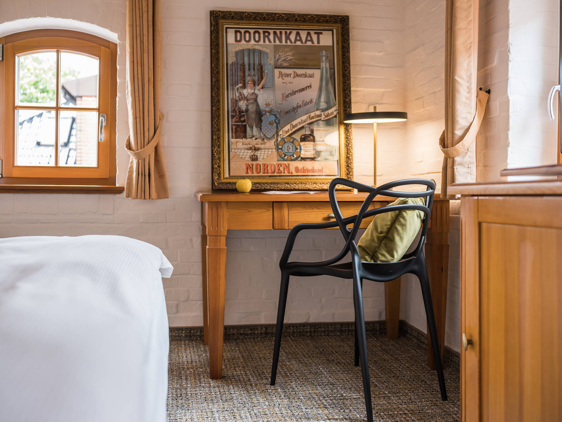 Komfort-Zimmer historical mit Doppelbett im Boutiquehotel Tides in Norden