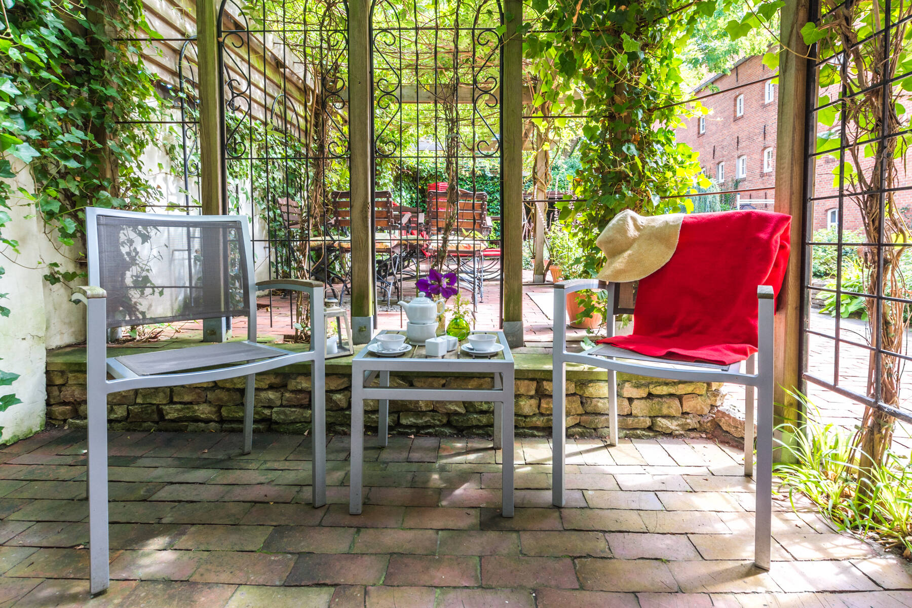 Superior-Zimmer cosy mit Sitzbereich im Boutiquehotel Tides in Norden