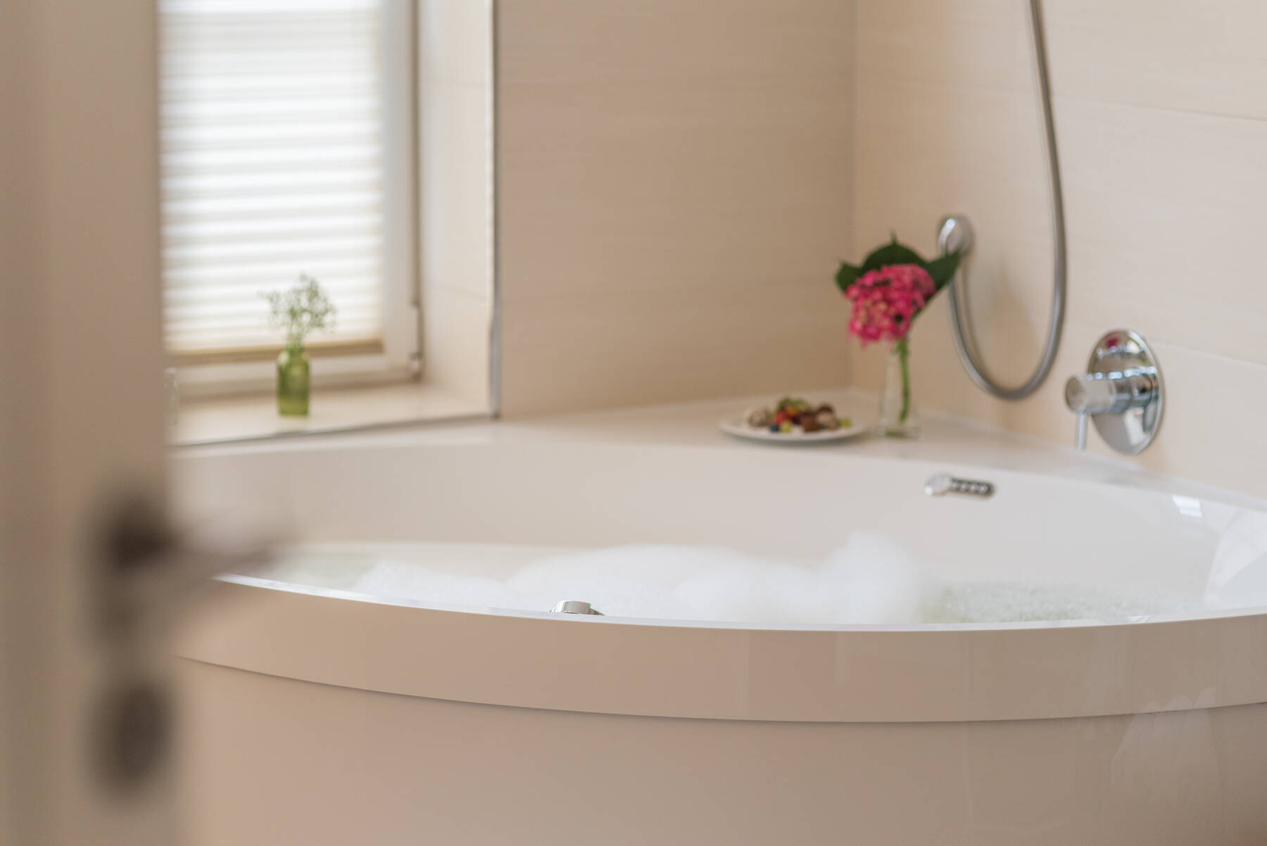 Badezimmer der Junior-Suite pearl im Boutiquehotel Tides in Norden, Ostfriesland