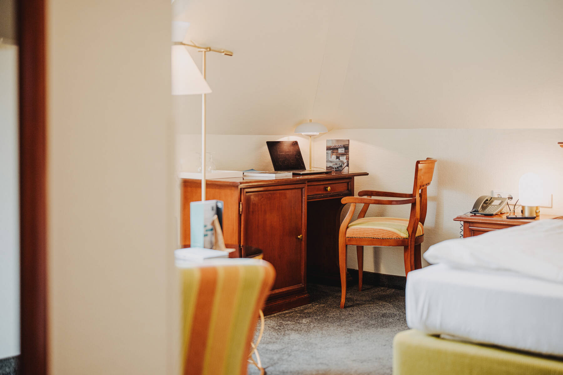 Economy-Zimmer classic mit Doppelbett im Boutiquehotel Tides in Norden