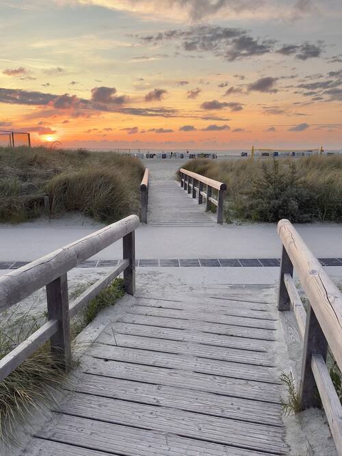 Sonnenuntergang über der Nordsee bei Norden in Ostfriesland
