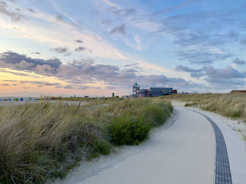 Sonnenuntergang an der Nordseeküste bei Norden in Ostfriesland