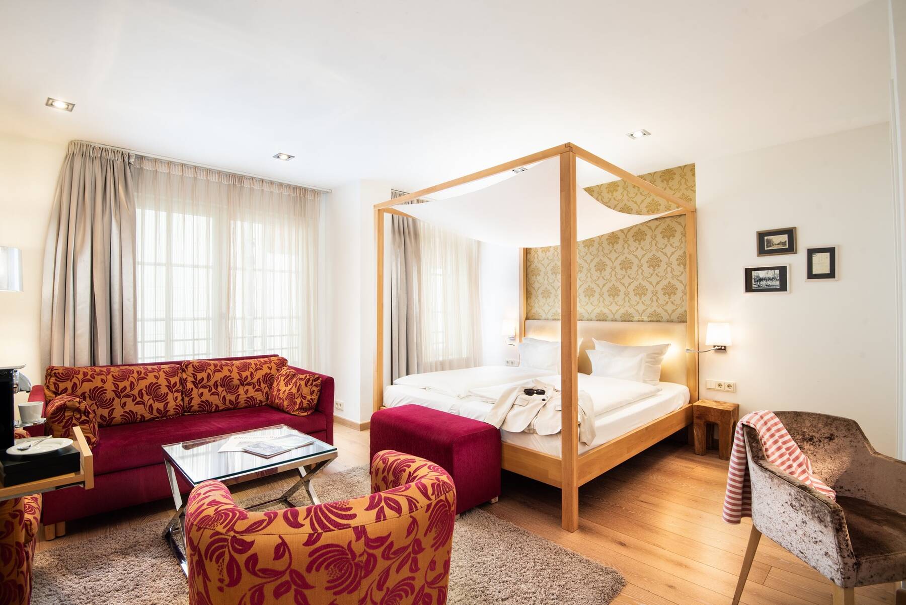 Junior-Suite pearl mit Wohnbereich im Boutiquehotel Tides in Norden