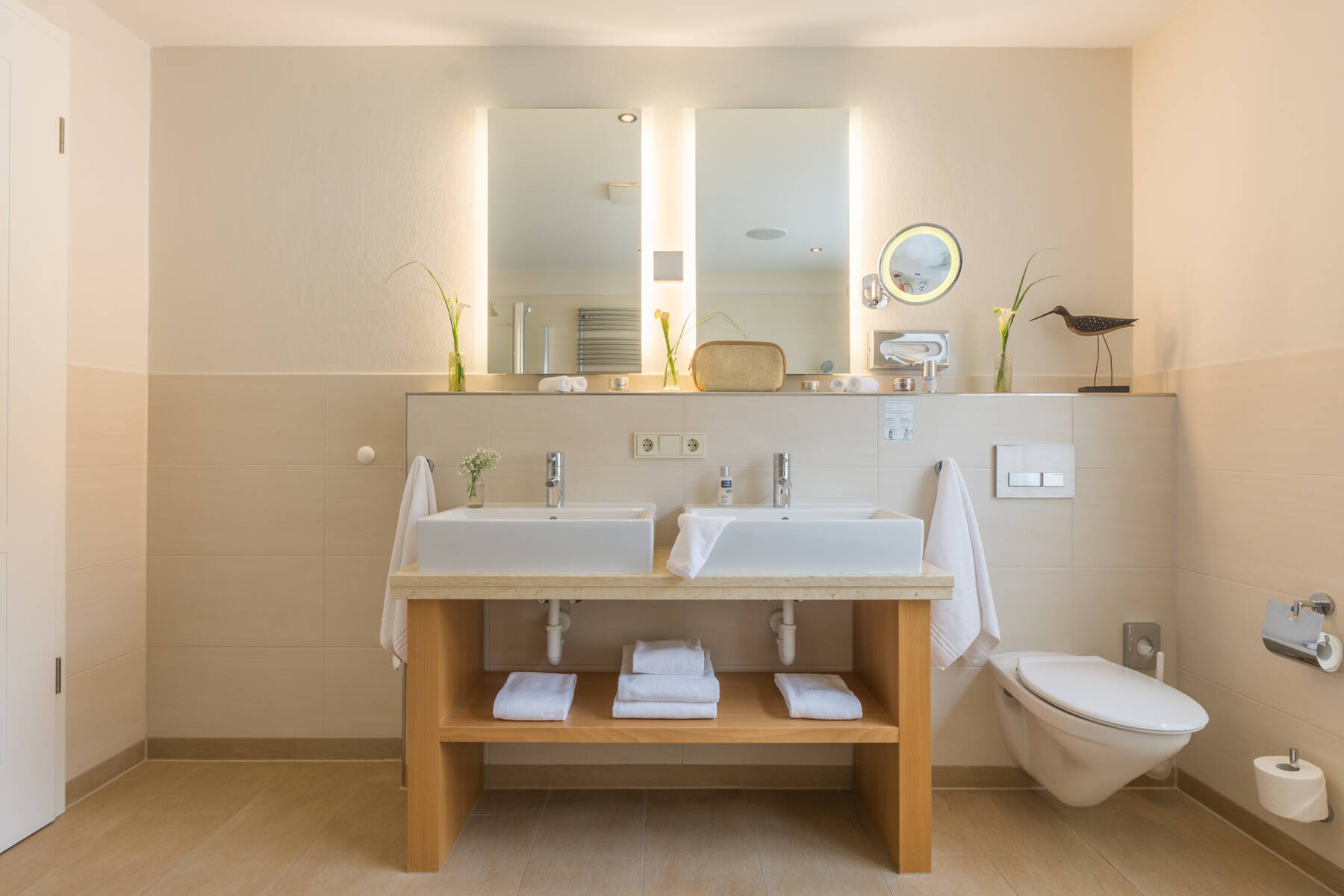Badezimmer der Junior-Suite pearl im Boutiquehotel Tides in Norden, Ostfriesland