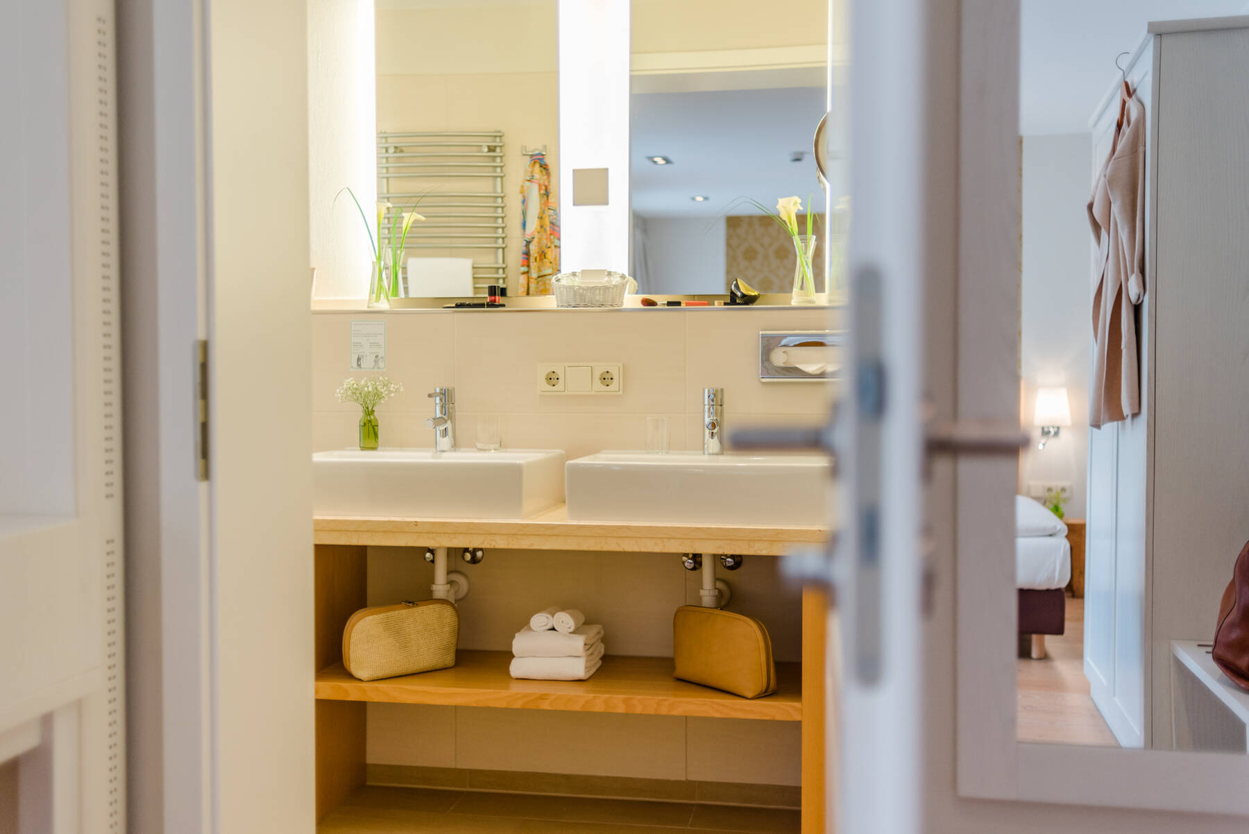 Komfort-Zimmer pearl mit Doppelbett im Boutiquehotel Tides in Norden